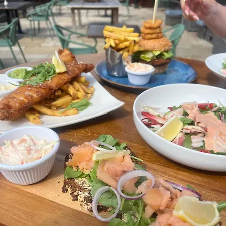 Lawlors 3* ダンガーバン